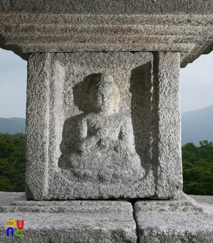 김천 청암사 수도암 동·서 삼층석탑 중 동탑 탑신 사방불