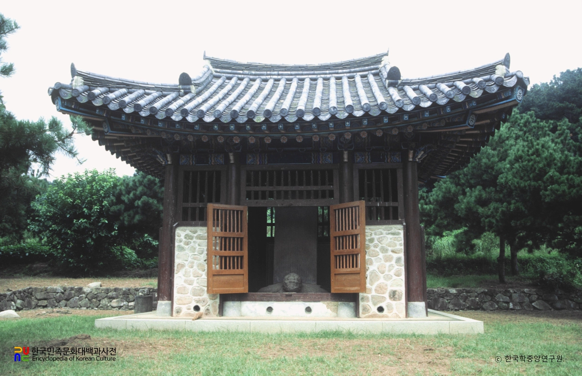 상주 정기룡 장군 유적 중 신도비각 정면