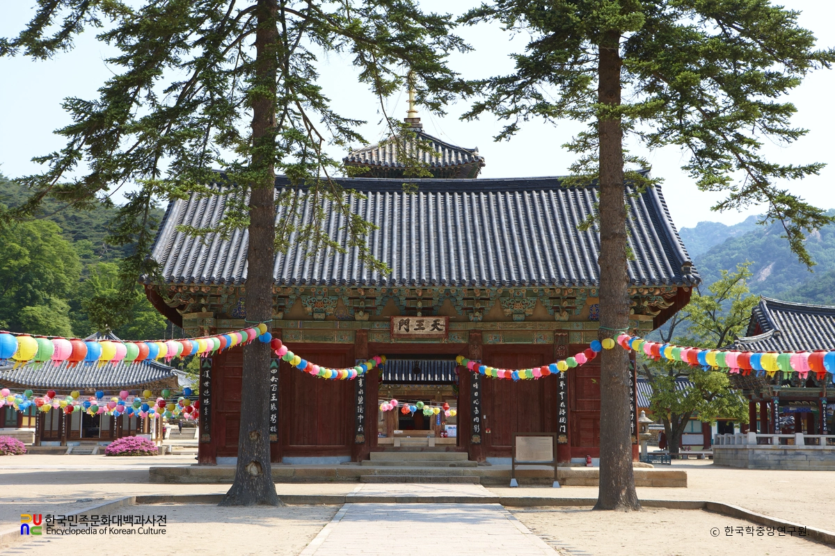 보은 법주사 사천왕문 정면