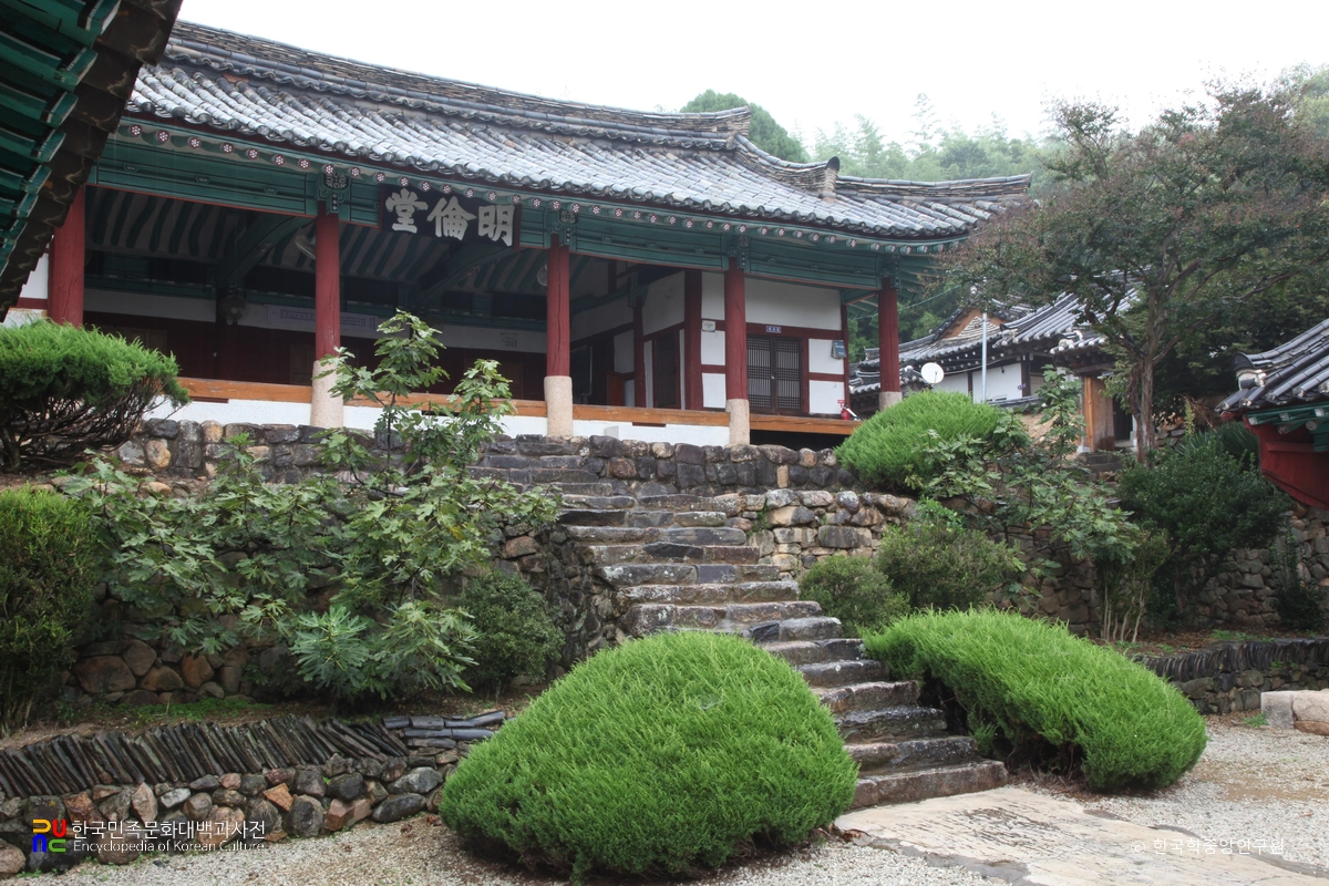 창녕 창녕향교 중 명륜당 좌측면