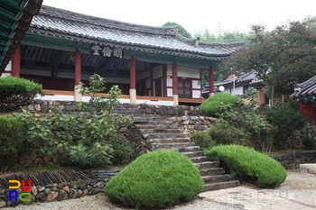 창녕 창녕향교 중 명륜당 좌측면