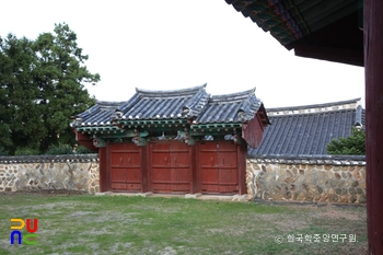 통영 통영향교 중 내삼문 후면