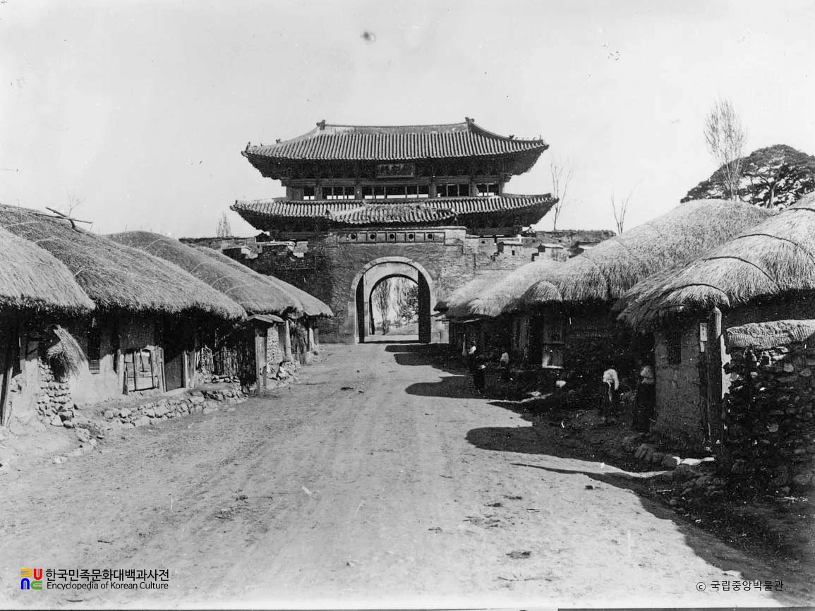 수원 화성 장안문 외측 정면