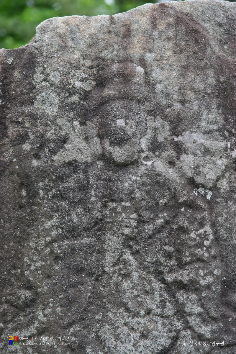 선산 궁기동 석불상 / 뒷면