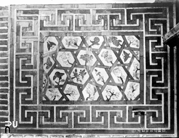 서울 경복궁 자경전 서측 꽃담의 문양