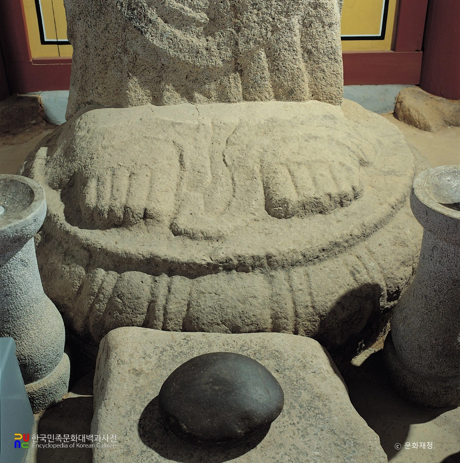 제천 물태리 석조여래입상의 대좌