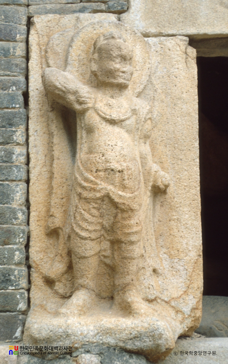 경주 분황사 모전석탑 서쪽 인왕상 중 우측 인왕상