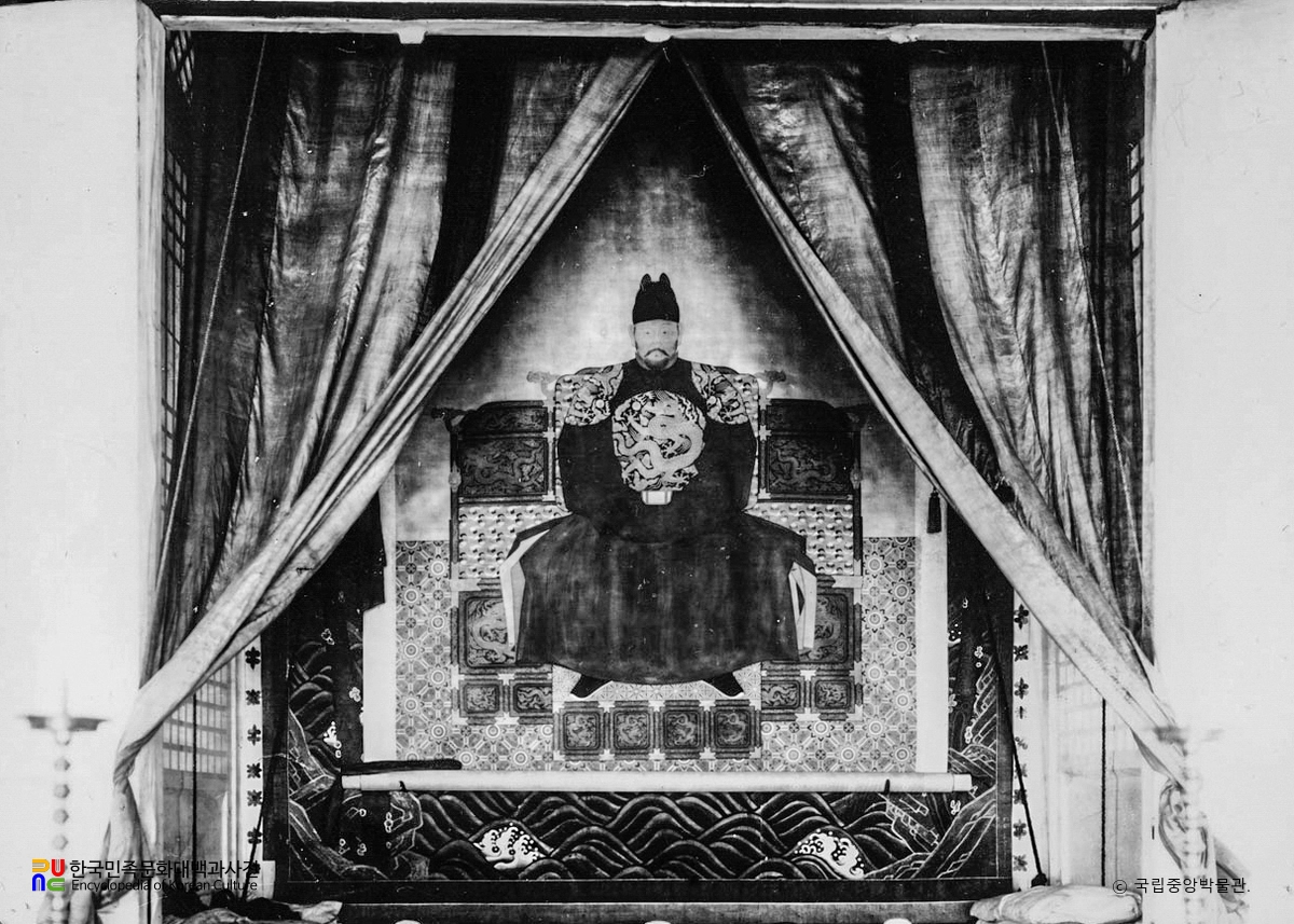 영흥 선원전 본전 조선태조왕이성계상