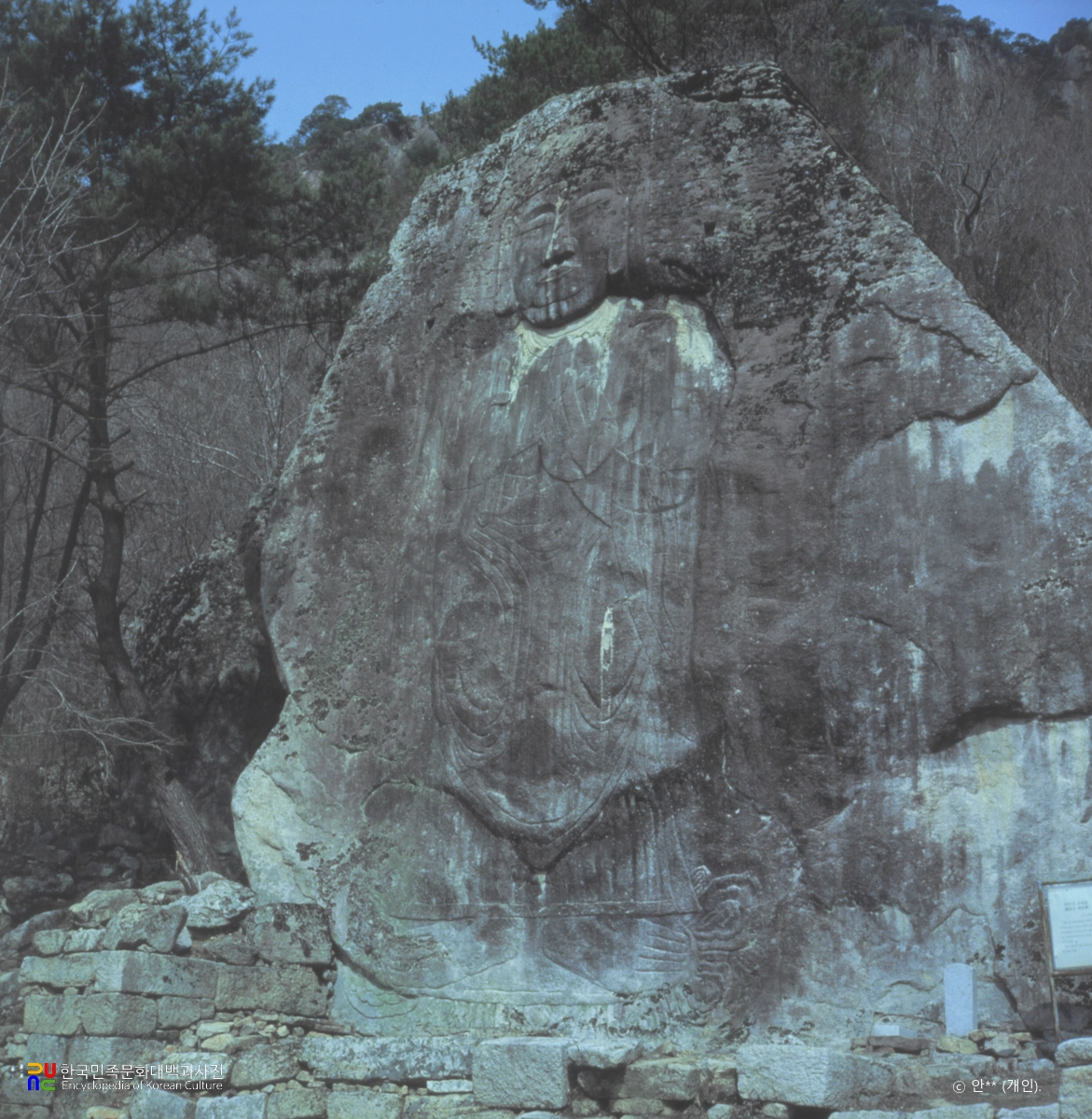 제천 덕주사 마애여래입상 정측면