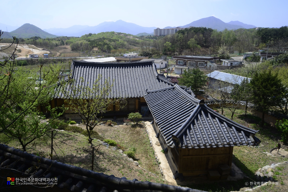강원 고성 어명기 고택 후면