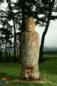 경주 괘릉석상 및 석주 일괄 중 문인상