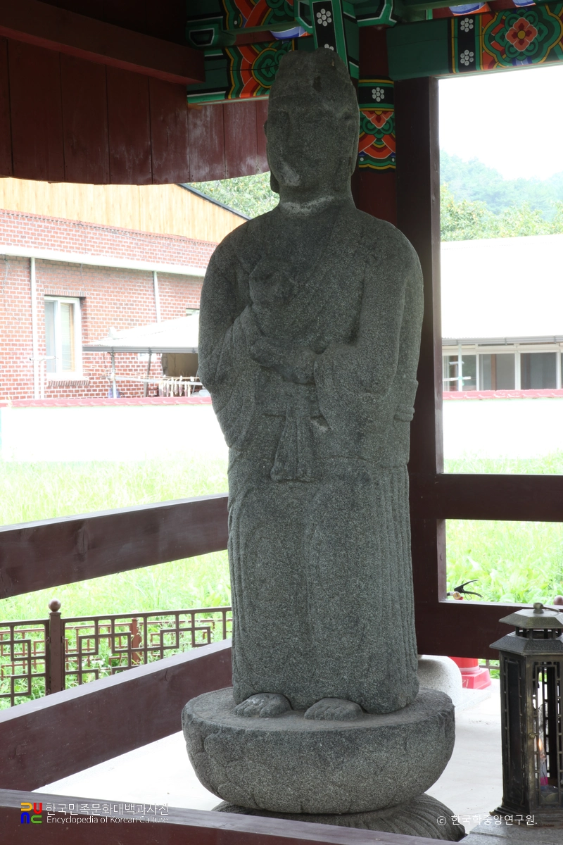 함안 대산리 석조삼존상 중 우협시 우측면