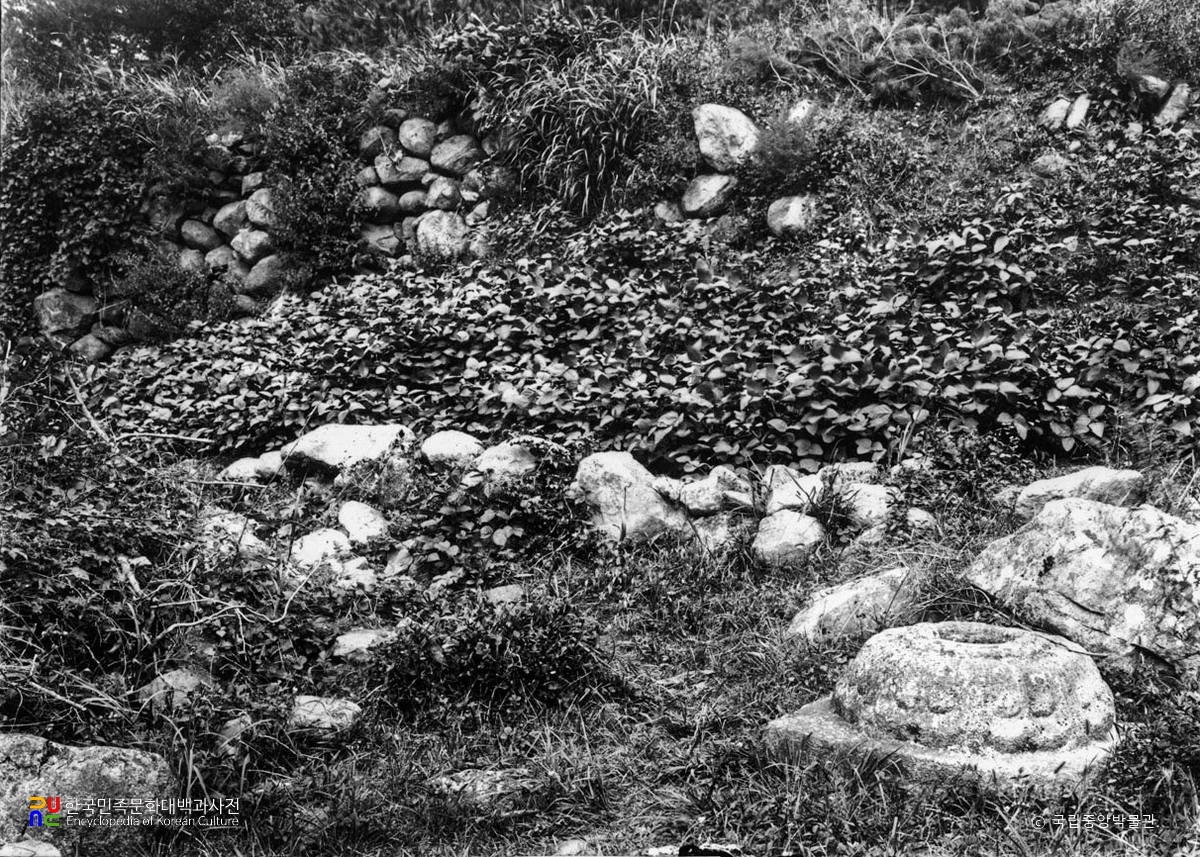 경주 황룡사지 중 석등 부재