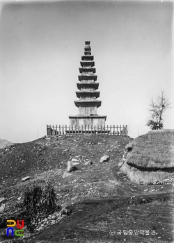 충주 탑평리 칠층석탑 남면