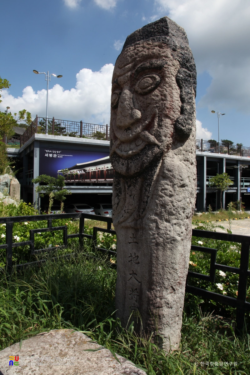 통영 문화동 벅수 우측면