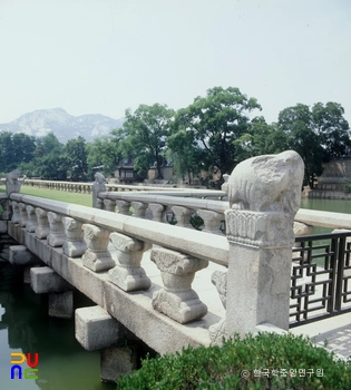 서울 경복궁 경회루 석교