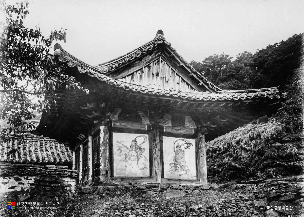 강화 전등사 약사전 좌측면