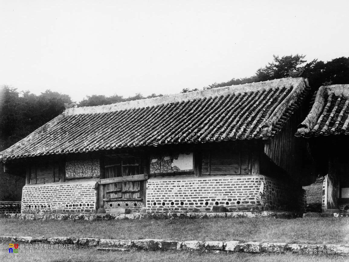 강화 정족산사고 장사각 정측면