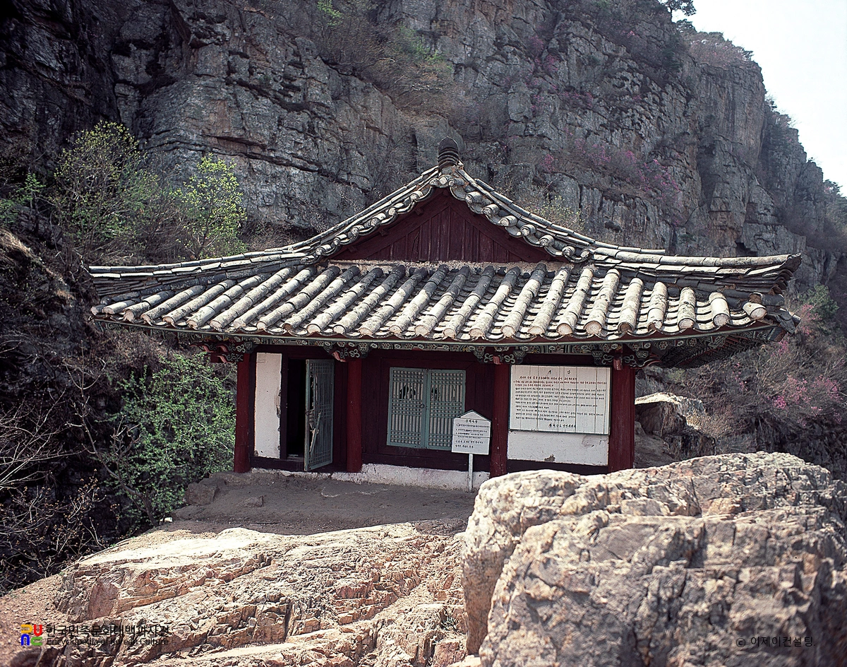 재령 묘음사 현암 측면