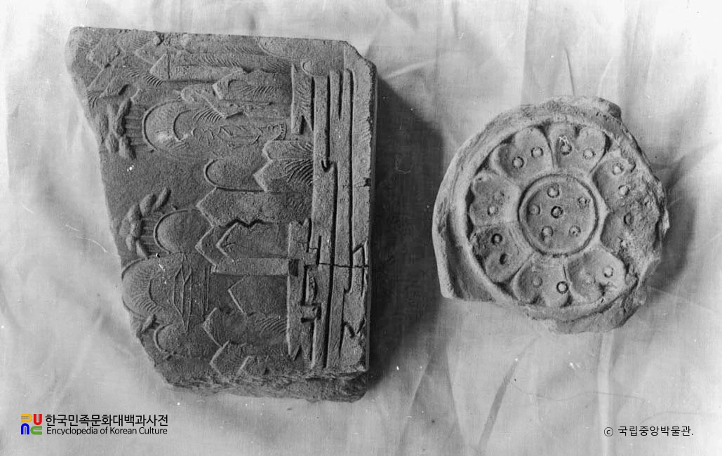 충남 부여 규암면 외리 산수문전편 수막새