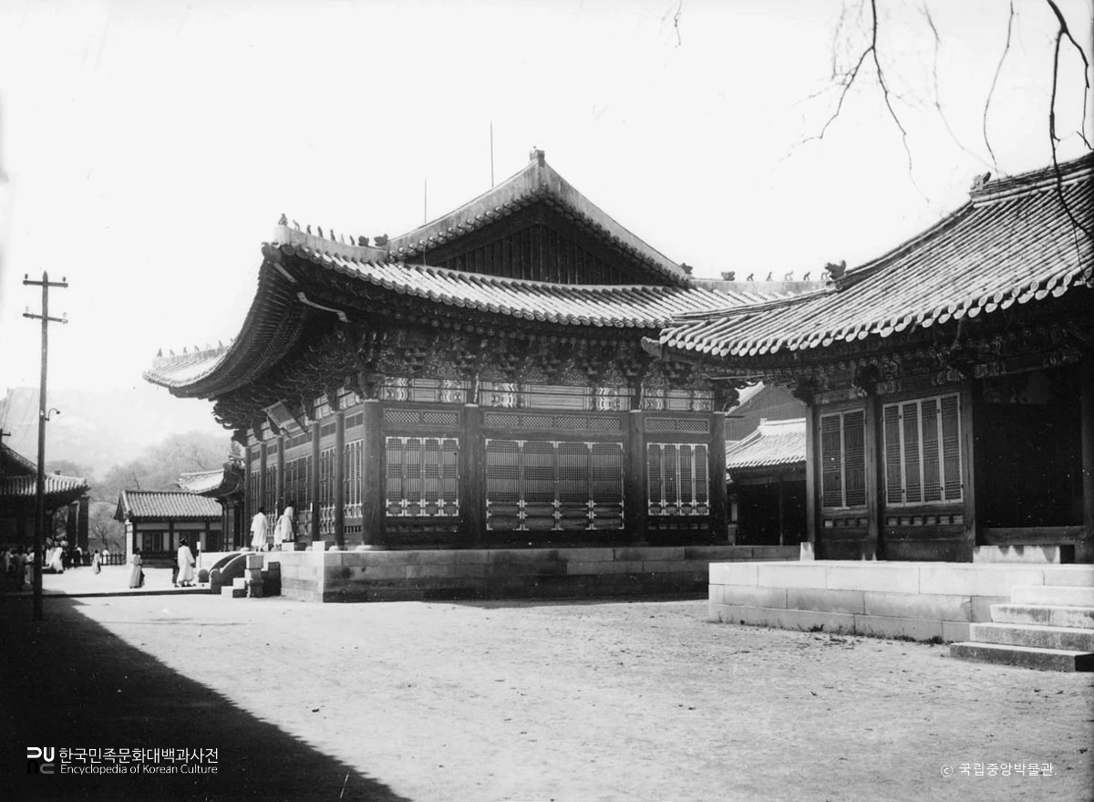 서울 경복궁 사정전 좌측면
