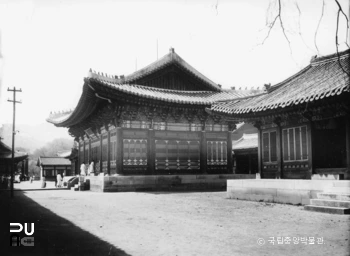 서울 경복궁 사정전 좌측면