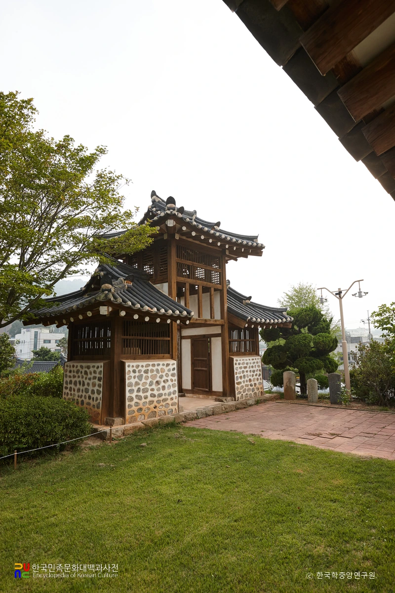 강화 온수리 성공회 성당 중 문루 후측면