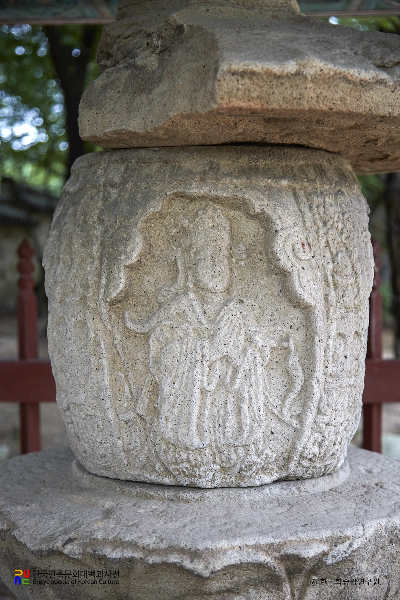 경주 불국사 사리탑 보살입상 정면