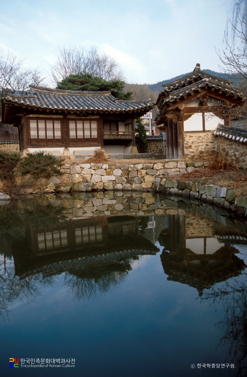 대전 남간정사 기국정 우측면