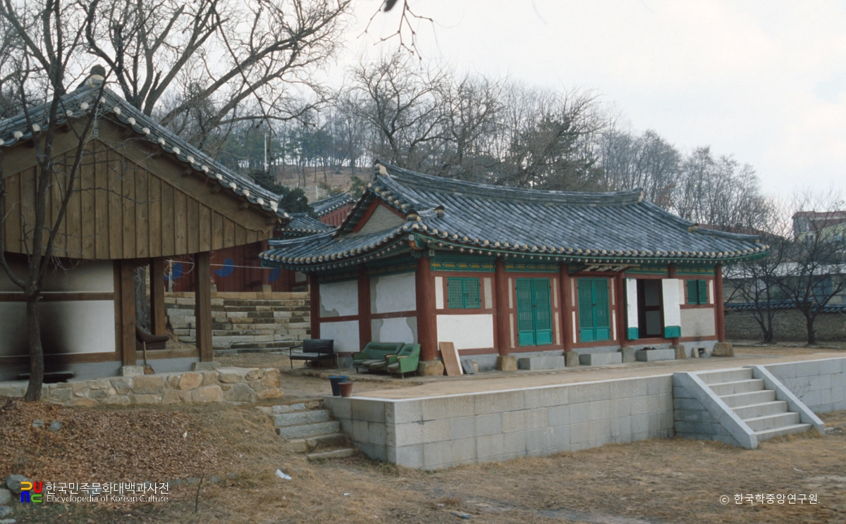 수원향교 명륜당 정측면
