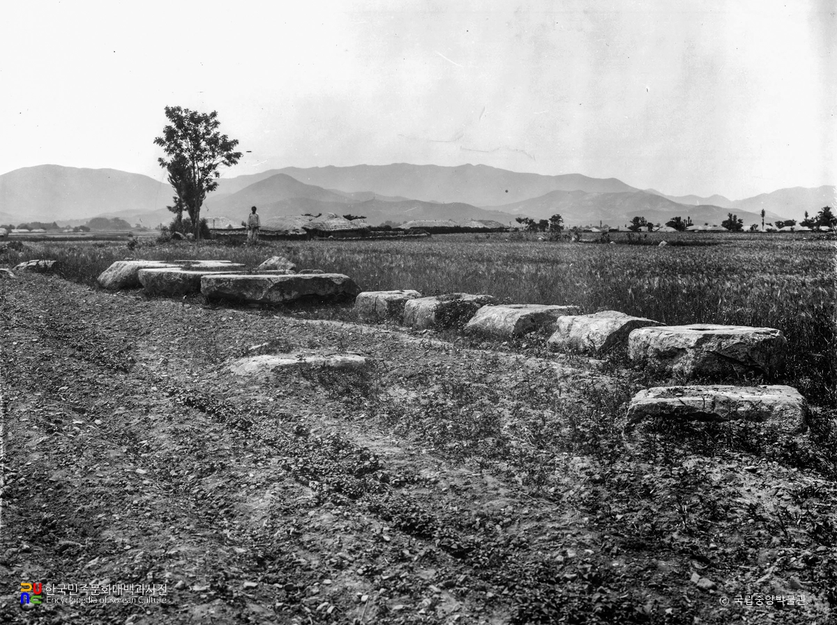 경주 황룡사지 중 금당지 초석