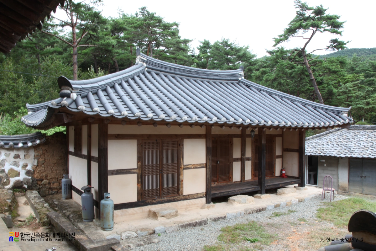 경남 고성 수림서원 중 고직사 정측면