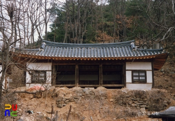 안동 작산구강당 및 주사 정면