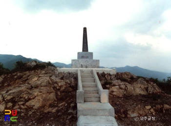 해병대 도솔산 지구 전적비