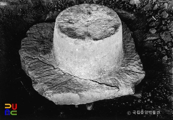 예산 수덕사 대웅전 초석