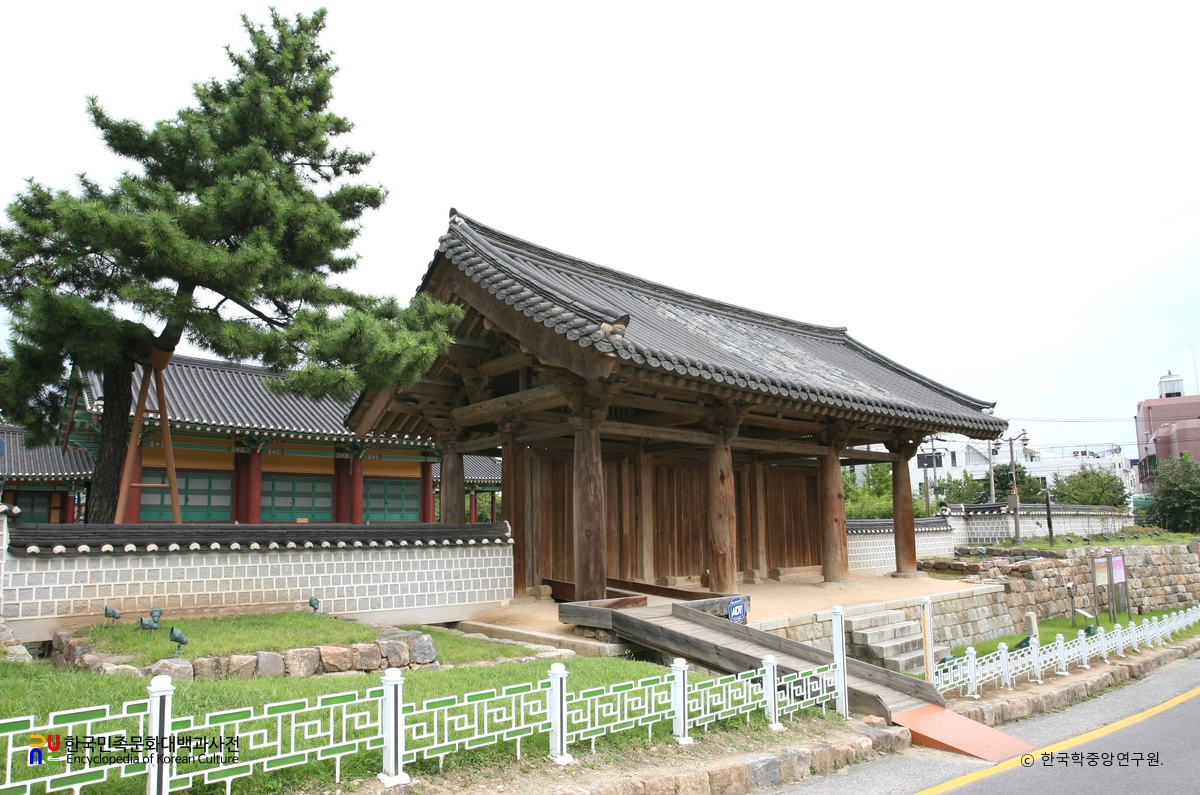 강릉 임영관 삼문