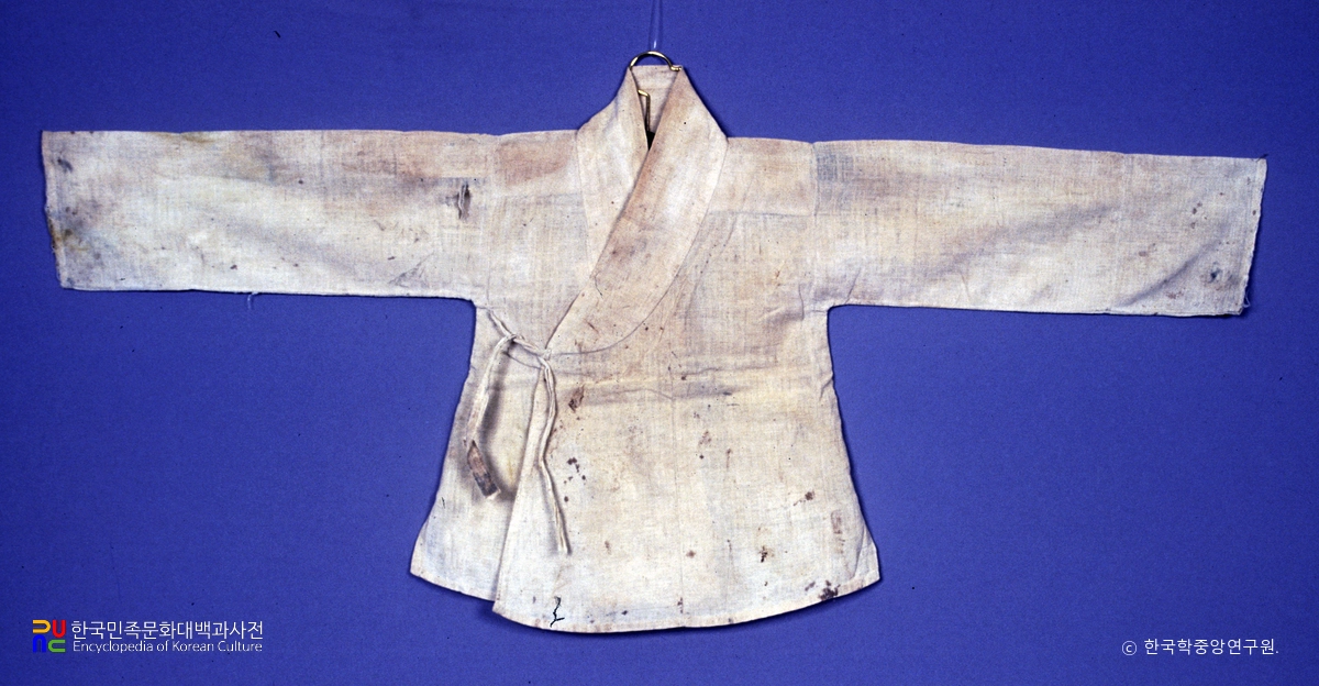 청원 전 박장군 출토 유물 중 소색무명적삼