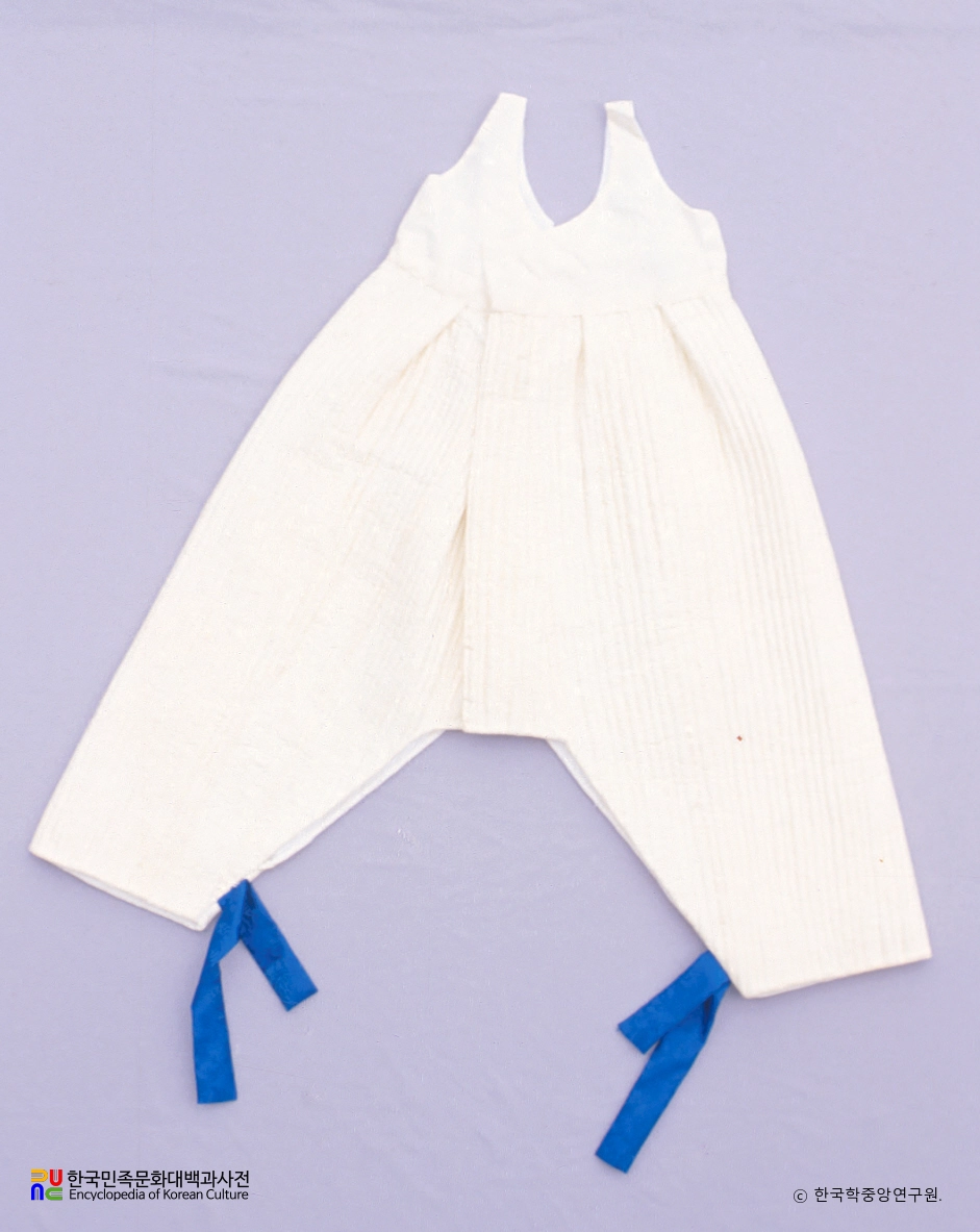 백색 명주 누비풍채바지