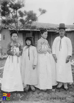 함경북도 경원군 지역 부부 2쌍