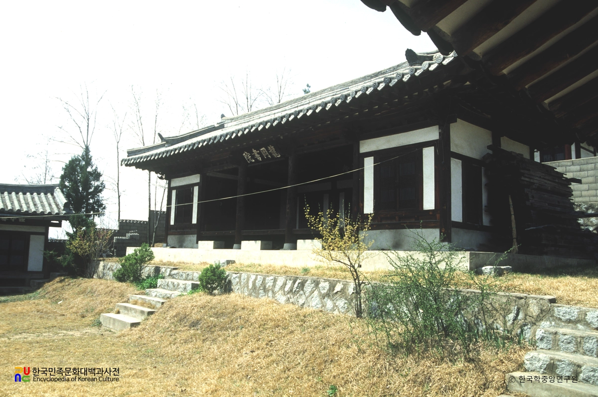 안동 용강서원 정측면