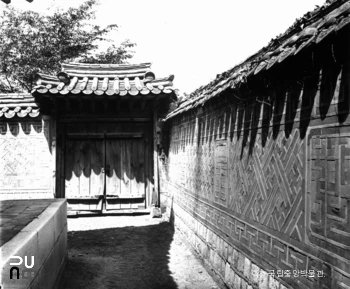 서울 경복궁 자경전 뒤편 서북쪽의 소문과 담장