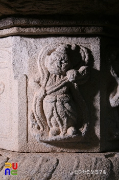 구례 연곡사 소요대사탑 중 탑신 좌측 팔부신장