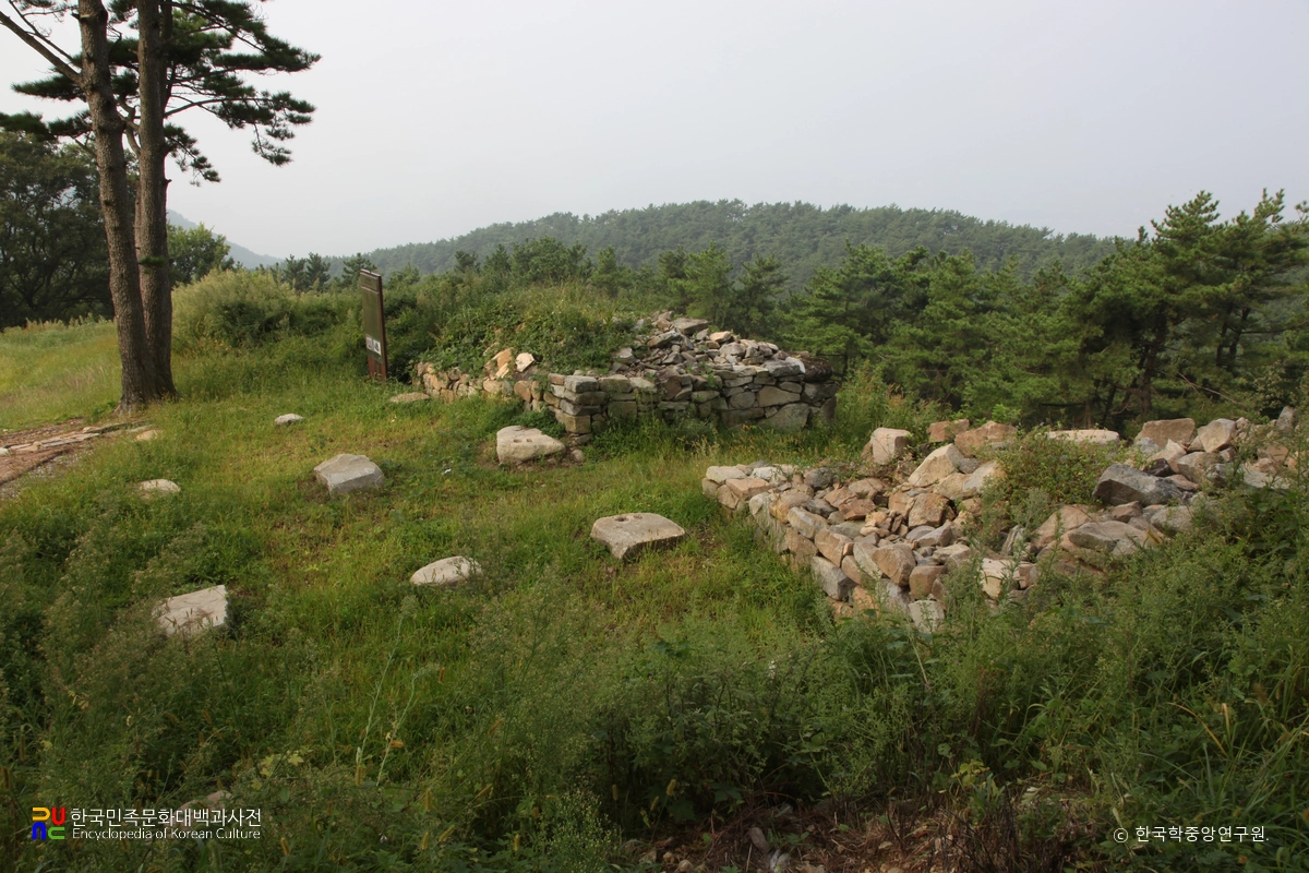 거제 둔덕기성 중 서문지 정측면