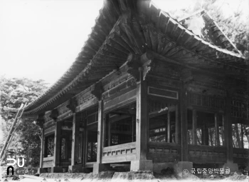 서울 경복궁 중 융무당 정측면