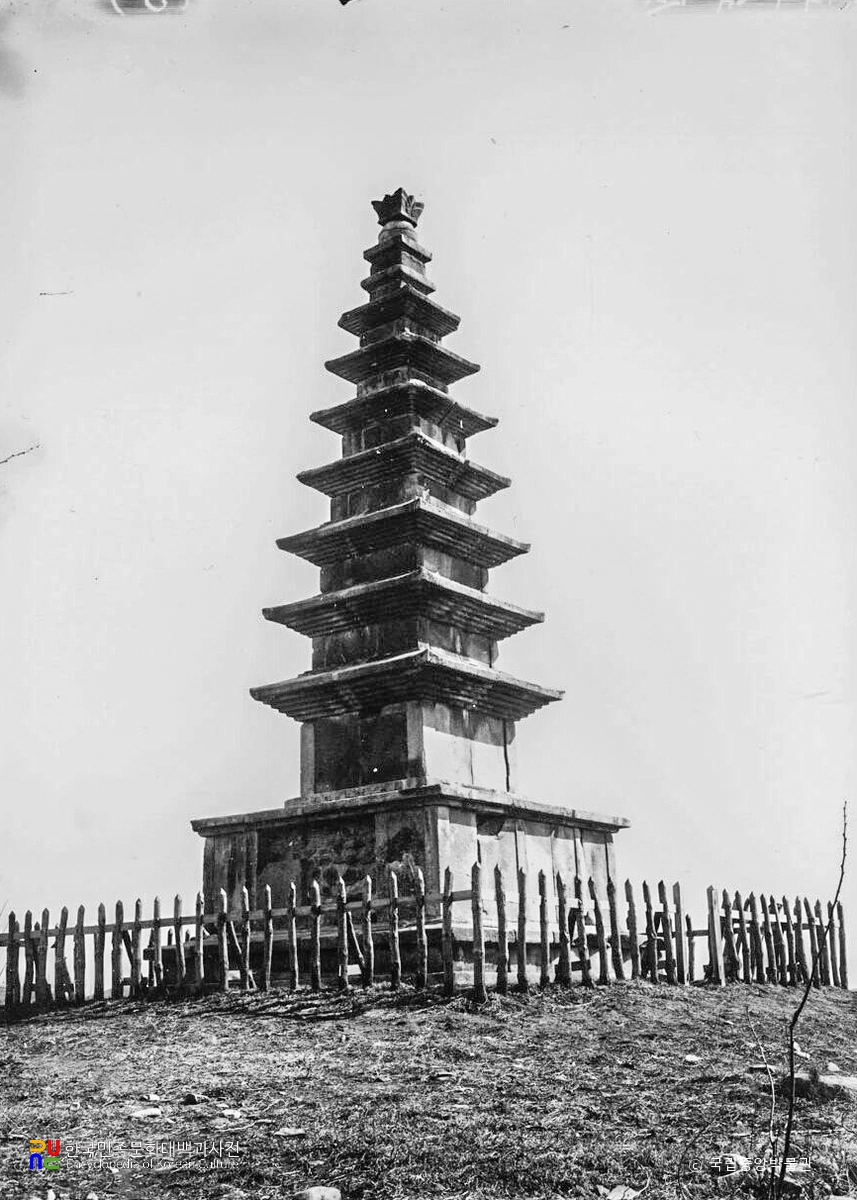 충주 탑평리 칠층석탑 북서면