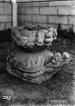 서울 경복궁 중 석지 우측면