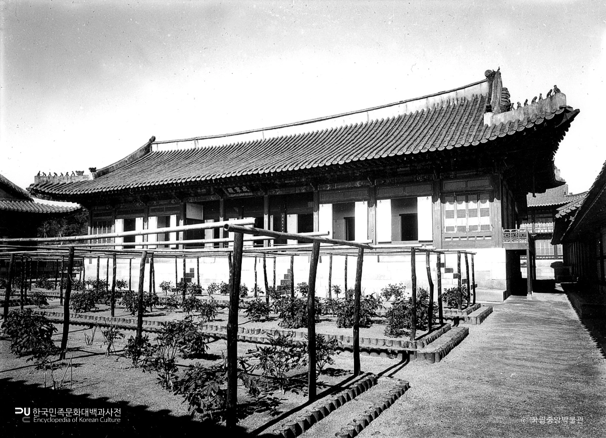 서울 덕수궁 함녕전 정측면