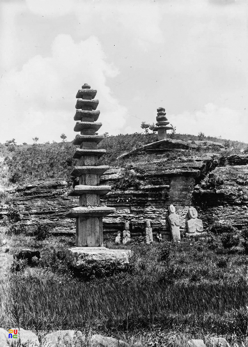 화순 운주사 석탑과 석불군