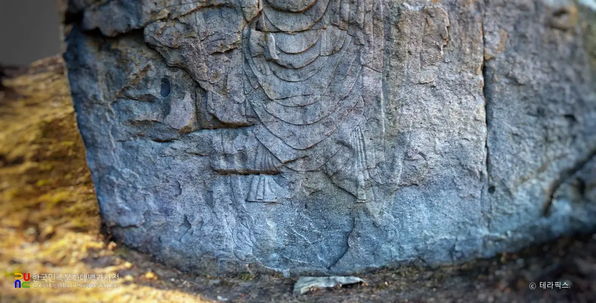 부여 홍산 상천리 마애불입상의 하단