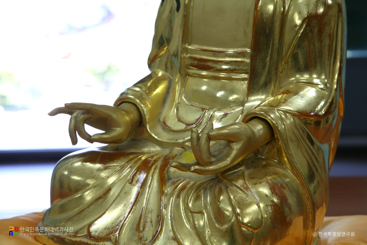 밀양 여여정사 목조관음보살좌상